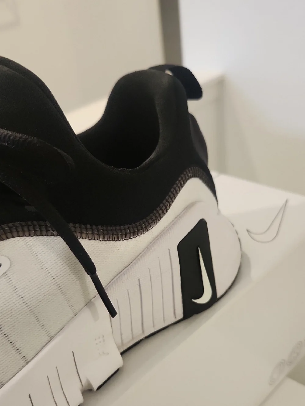 Nike White and Black Training Sneakers Custom Metcom - Picture 8 of 12